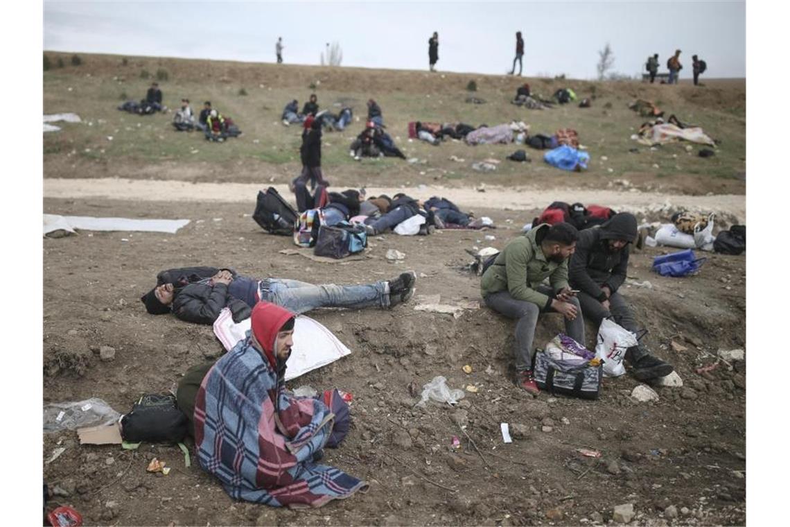 Die Sicherheitsbehörden rechnen mit einem neuen Ansturm von verzweifelten Menschen, die aus der Türkei nach Griechenland und damit in die EU kommen wollen. Foto: Emrah Gurel/AP/dpa