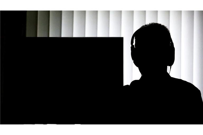 Die Sicherheitsbehörden sollen für bestimmte Zwecke Daten mit Hilfe von Künstlicher Intelligenz auswerten dürfen. (Symbolbild)