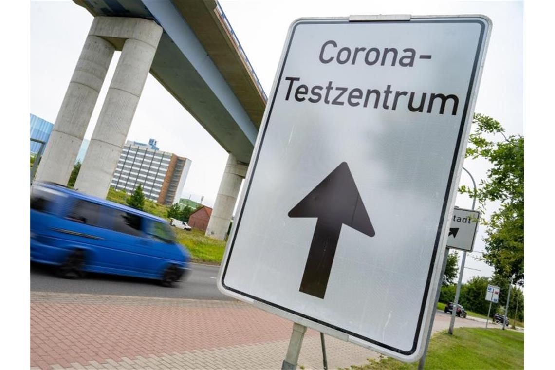 Bundesweite Corona-Inzidenz steigt auf über 30 Die Sieben-Tage-Inzidenz steigt weiter an. Foto: Stefan Sauer/dpa