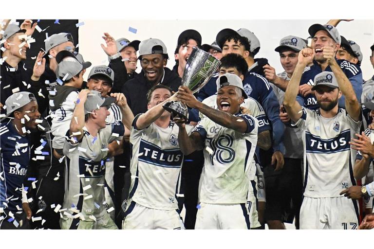 Die Siegerehrung für die Western Conference hakte Thomas Müller (r) schnell ab. (Archivbild)