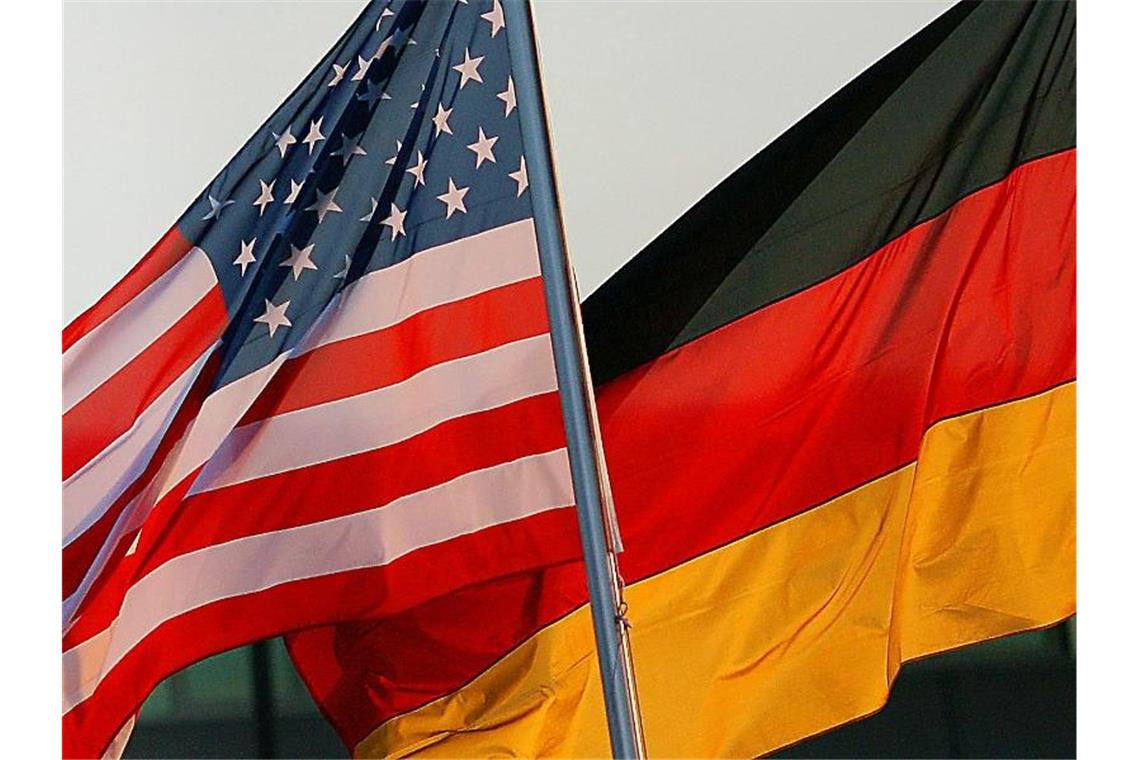 Die Situation nach der Wahl in den USA wird auch in Deutschland mit Spannung und Sorge beobachtet. Foto: Michael Hanschke/dpa