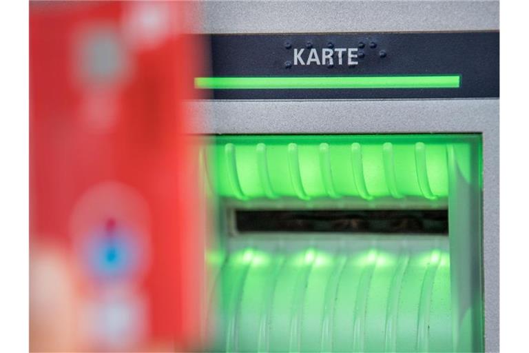Die „Skimming“-Angriffe haben weiter abgenommen. Foto: Fabian Sommer/dpa