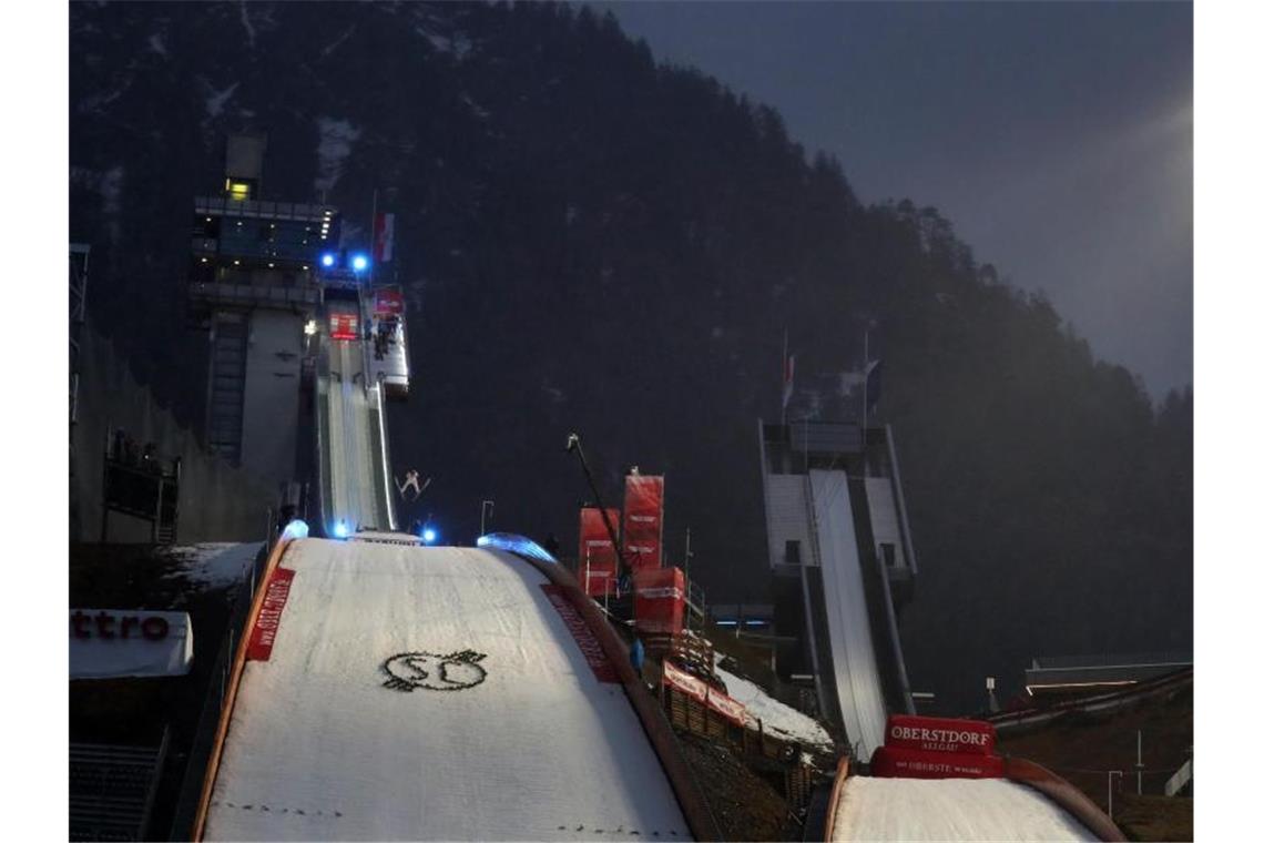 Die Skisprung-Anlage in Oberstdorf. Die Vierschanzentournee gehört rund um den Jahreswechsel zu den sportlichen Highlights. Foto: Karl-Josef Hildenbrand/dpa