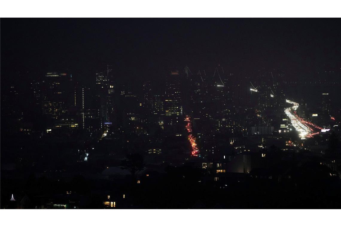 Die Skyline der nordkalifornischen Metropole ist ungewöhnlich dunkel.