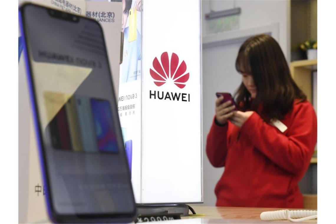 Huawei-Verkäufe in Europa trotz US-Sanktionen stabil Die Smartphone-Verkäufe von Huawei in Europa sind trotz der Unsicherheit rund um die US-Sanktionen stabil geblieben. Foto: -/kyodo/dpa