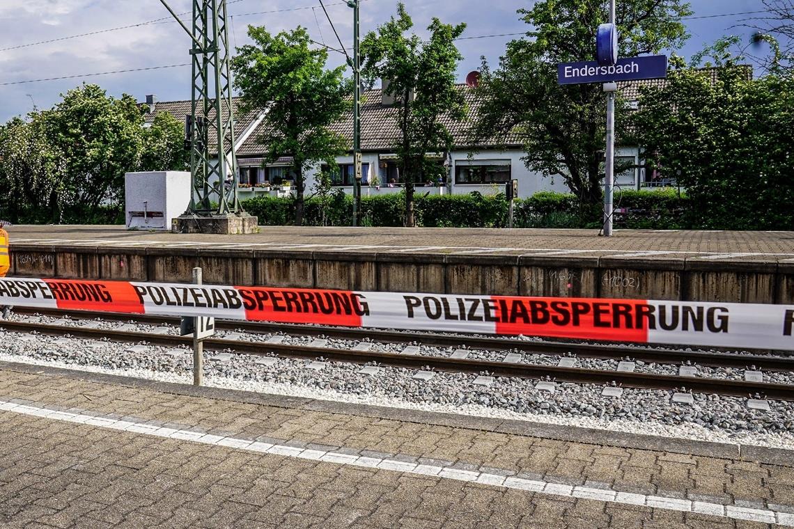 Die Soko „Bahnhof“ hat einen 17-Jährigen ermittelt, der als Tatverdächtiger im Fall eines am Bahnhof in Endersbach  zu Tode gekommenen 48-Jährigen in Haft kam. Foto: SDMG/Kohls