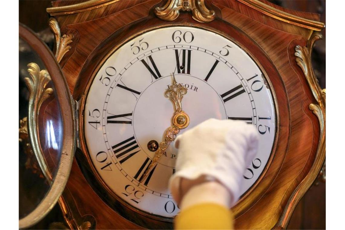 Uhren werden Sonntagfrüh zurückgestellt Die Sommerzeit endet in der Nacht auf Sonntag. Foto: Steve Parsons/PA Wire/dpa