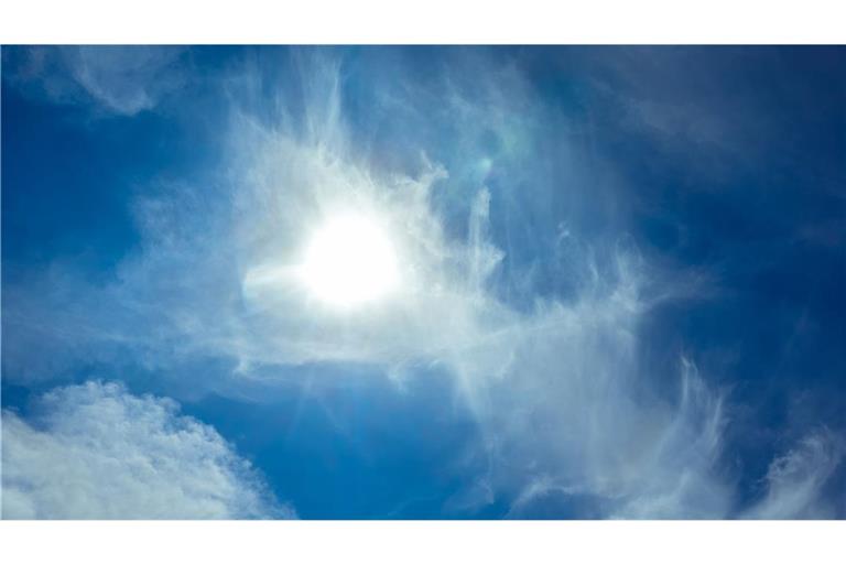 DIe Sonne kehrt zurück und bringt bis zu 33 Grad im Südwesten. (Symbolfoto)