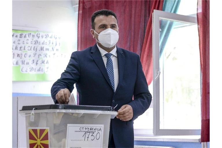 Die Sozialdemokraten von Zoran Zaev küren sich in Nordmazedonien zum Sieger. Foto: Uncredited/AP/dpa