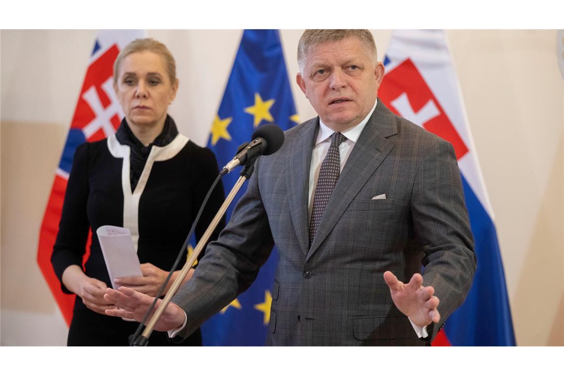 Die sozialdemokratische Wirtschaftsministerin Denisa Sakova und der linkspopulistische Ministerpräsident Robert Fico hatten die unterschiedlichen Treibstoffpreise für In- und Ausländer bisher verteidigt. (Archivbild)
