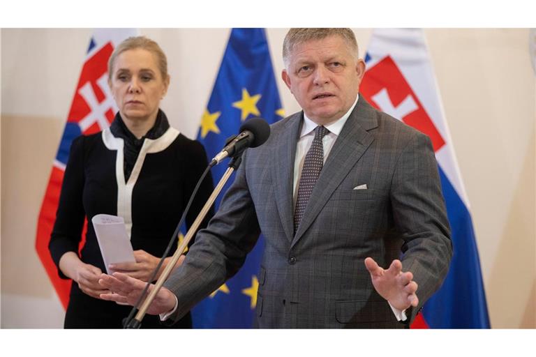 Die sozialdemokratische Wirtschaftsministerin Denisa Sakova und der linkspopulistische Ministerpräsident Robert Fico hatten die unterschiedlichen Treibstoffpreise für In- und Ausländer bisher verteidigt. (Archivbild)