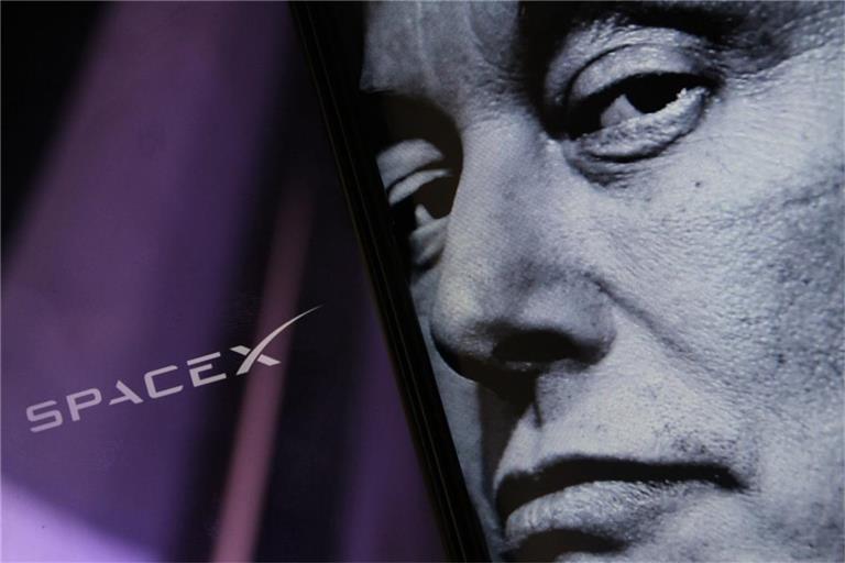 Die SpaceX-Aktie sorgt schon vor dem offiziellen Nasdaq-Debüt für Aufsehen. Warum der Pre-IPO-Handel den Markt elektrisiert, welche Chancen und Risiken jetzt im Fokus stehen und worauf Anleger zum Börsenstart achten sollten.