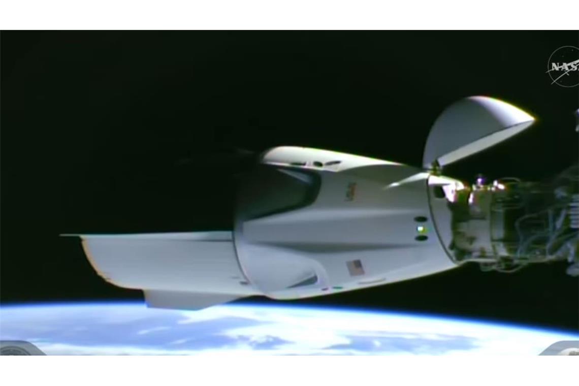Die SpaceX-Kapsel Crew Dragon mit vier Astronauten an Bord hat an der Internationalen Raumstation ISS angedockt.