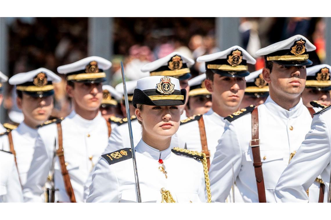 Bilder des Tages Die spanische Kronprinzessin Leonor erhält Großkreuz für Verdienste um die Marine.