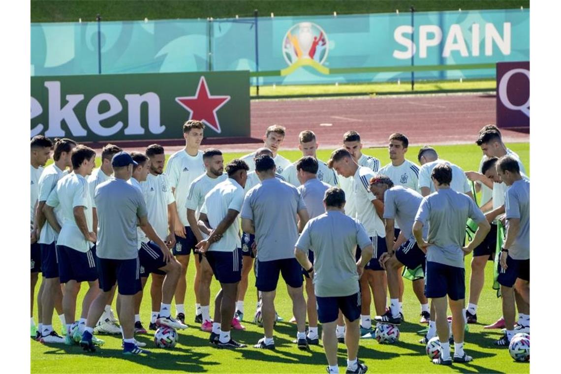Gigantentreffen im ersten Halbfinale - Duell der „Mister“ Die spanische Nationalmannschaft bereitet sich in der Heimat auf das Halbfinale gegen Italien vor. Foto: Manu Fernandez/AP/dpa