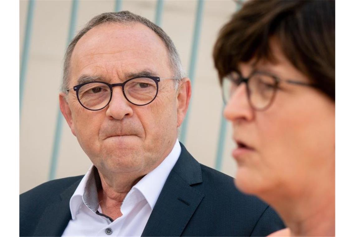 Die SPD-Bundesvorsitzenden Norbert Walter-Borjans und Saskia Esken werden von Arbeitnehmervertretern in der Autoindustrie scharf kritisiert. Foto: Kay Nietfeld/dpa
