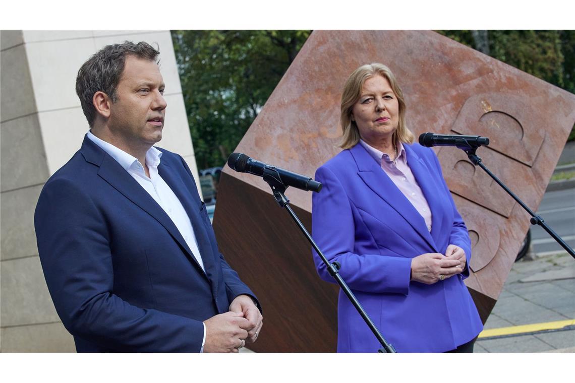 Bas zu Linnemann: Bürgergeld-Entzug "nicht so einfach" Die SPD-Chefs vor einer Klausur des Parteivorstands in Berlin.