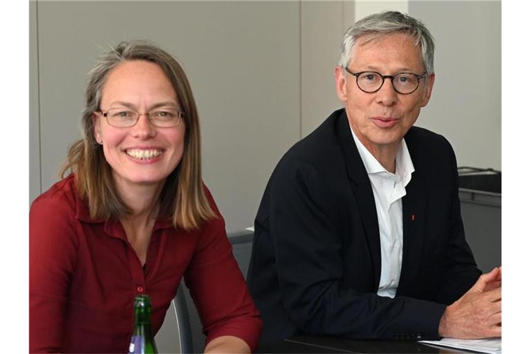 Die SPD-Landesvorsitzende Sascha Karolin Aulepp und Bremens Bürgermeister Carsten Sieling bei der Landesvorstandssitzung der Bremer Sozialdemokraten. Foto: Carmen Jaspersen