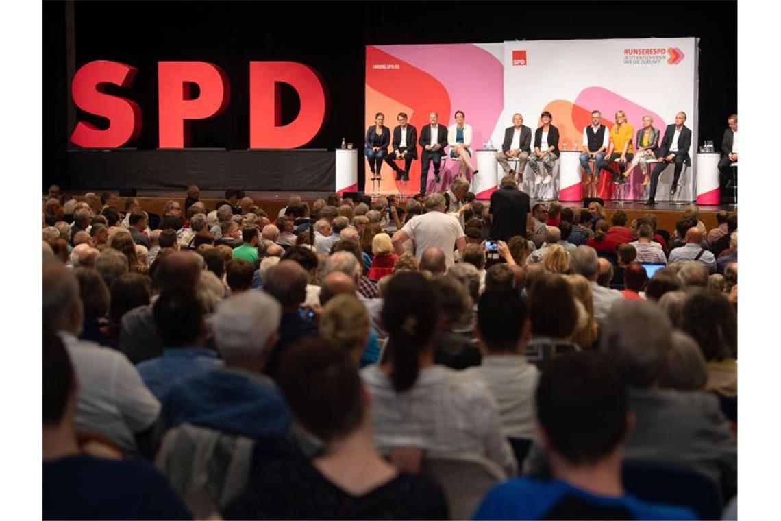 SPD-Kandidaten werben im Südwesten um die Basis Die SPD-Regionalkonferenz in Filderstadt. Foto: Marijan Murat