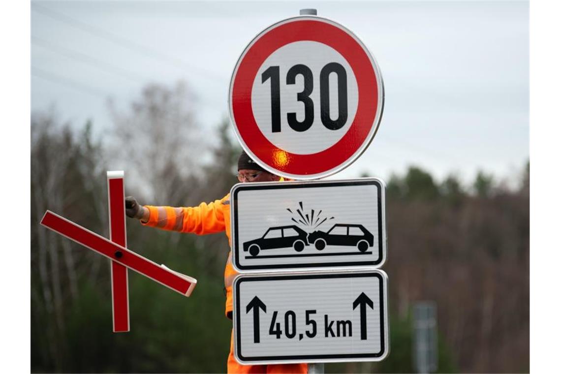 Die SPD will mit der Union über eine generelle Geschwindigkeitsbegrenzung von 130 Kilometern pro Stunde reden. Foto: Soeren Stache/dpa-Zentralbild/dpa