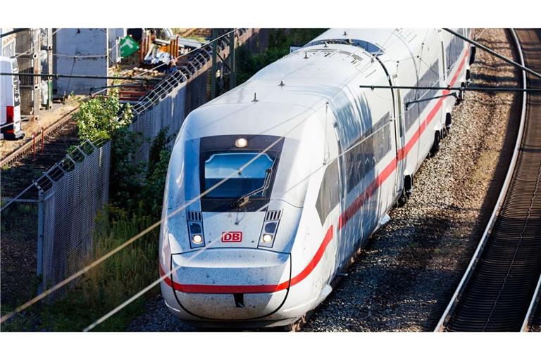 Die Sperrung betrifft auch den Fernverkehr. (Symbolbild)
