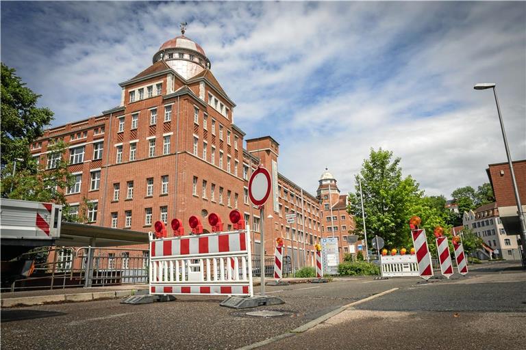 Die Sperrung der Eugen-Adolff-Straße aus Sicherheitsgründen wurde kurzfristig angeordnet. Foto: Alexander Becher