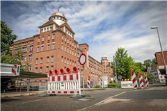Die Sperrung der Eugen-Adolff-Straße aus Sicherheitsgründen wurde kurzfristig angeordnet. Foto: Alexander Becher