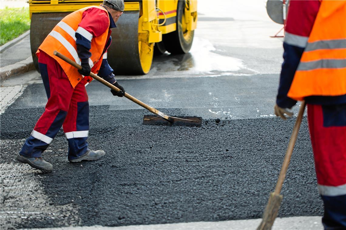 Vollsperrung der Zwingelhäuser Straße in Kirchberg Die Sperrung wird voraussichtlich bis zum Sonntag, 1. September, andauern. Foto: Artem Zakharov - stock.adobe.com