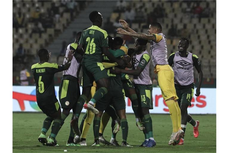 Die Spieler aus dem Senegal jubeln. Foto: Ayman Aref/dpa