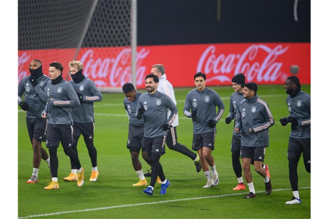 Die Spieler der deutschen Nationalmannschaft beim Abschlusstraining in Leipzig. Foto: Robert Michael/dpa-Zentralbild/dpa