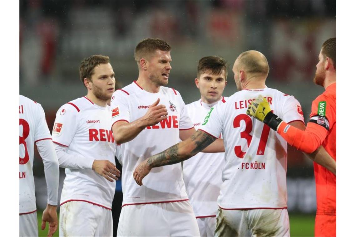 Die Spieler des 1. FC Köln können auch in Paderborn dreifach punkten. Foto: Friso Gentsch/dpa