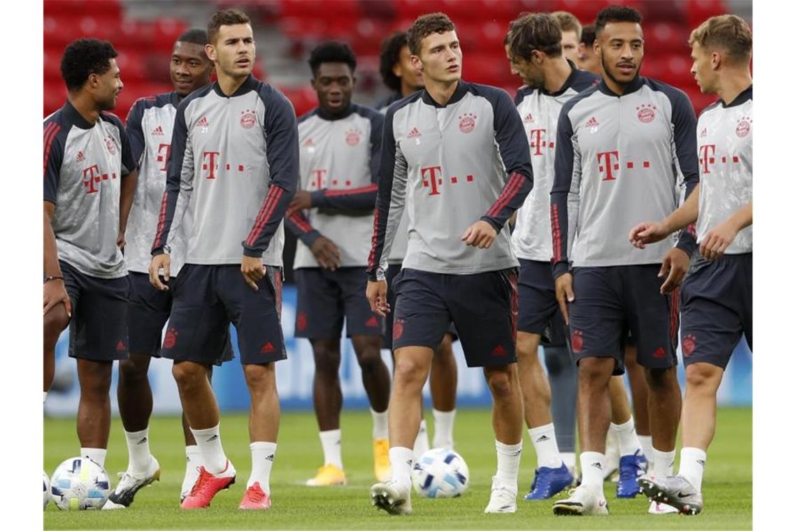 Die Spieler des FC Bayern München beim Abschlusstraining in der Puskás Arena. Foto: Bernadett Szabo/Pool Reuters/AP/dpa