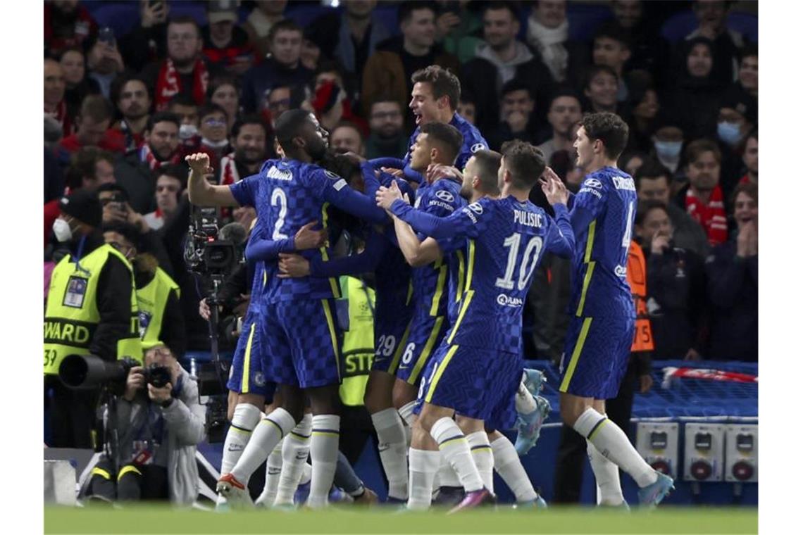 Chelsea mit 2:0 gegen Lille - Villarreal gegen Juve 1:1 Die Spieler des FC Chelsea jubeln über das Tor zum 1:0 gegen OSC Lille durch Kai Havertz. Foto: Ian Walton/AP/dpa