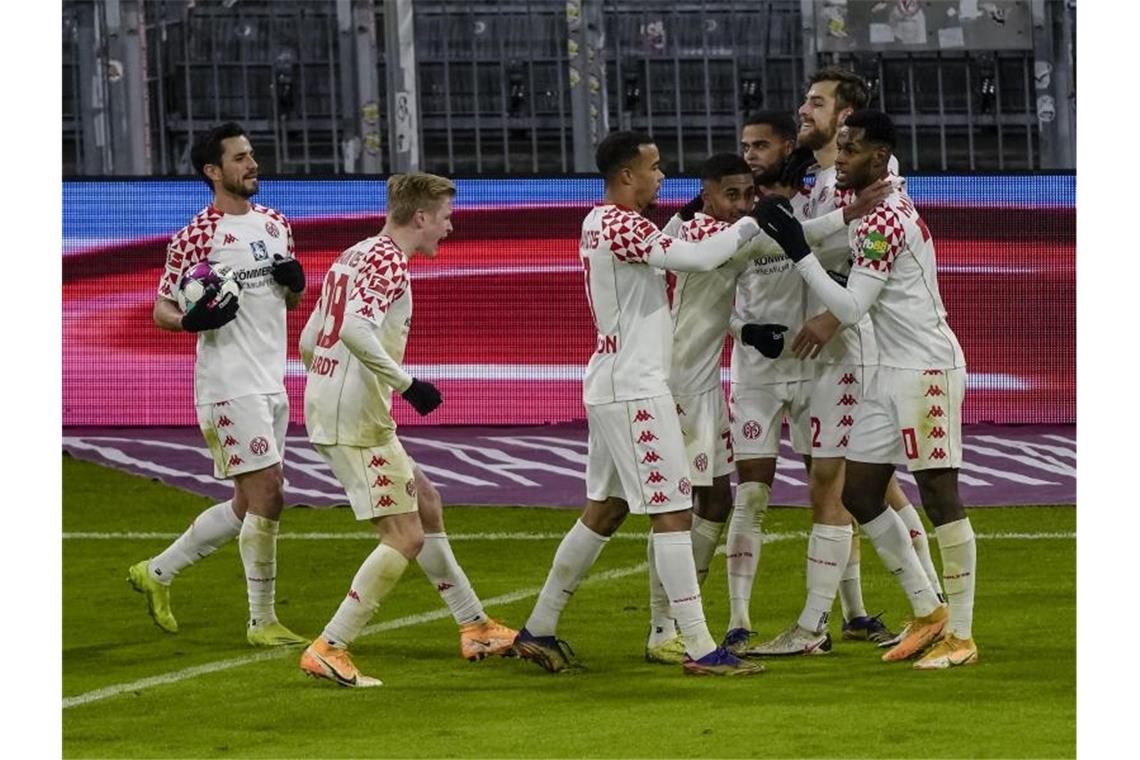 Die Spieler des FSV Mainz 05 zeigten beim FC Bayern einen couragierten Auftritt. Foto: Guenter Schiffmann/AFP-Pool/dpa