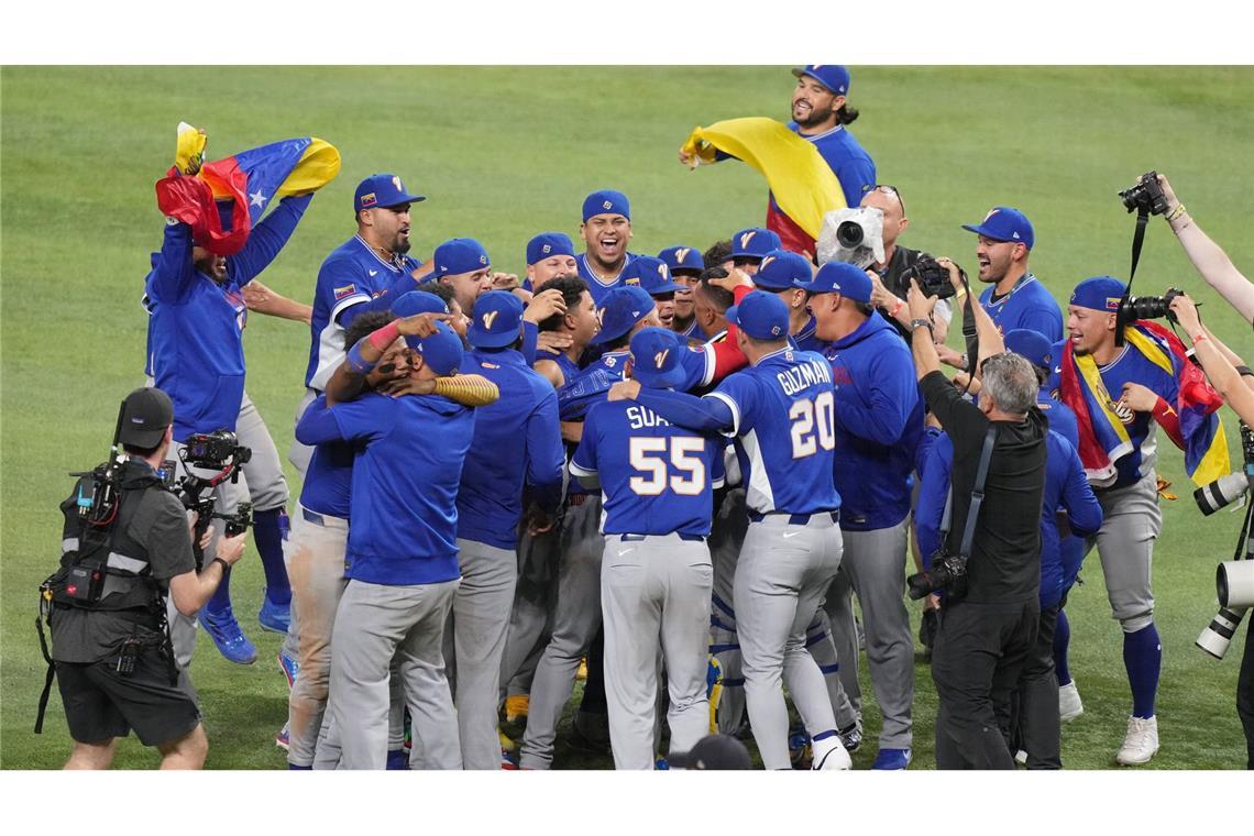 Die Spieler Venezuelas bejubeln den Weltmeistertitel.