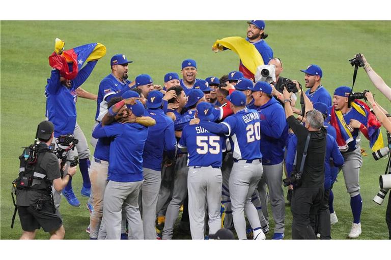 Die Spieler Venezuelas bejubeln den Weltmeistertitel.