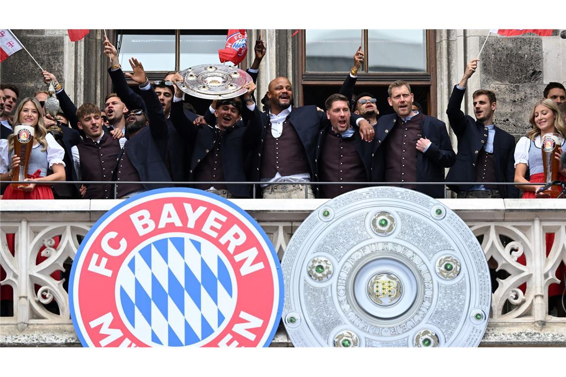 Die Spieler vom FC Bayern feiern die Meisterschaft in München.
