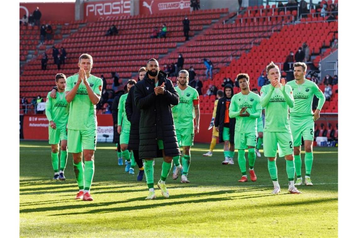 Stabiler SV Sandhausen mit breiter Brust gegen den HSV Die Spieler vom SV Sandhausen nach einem Spiel. Foto: Matthias Balk/dpa
