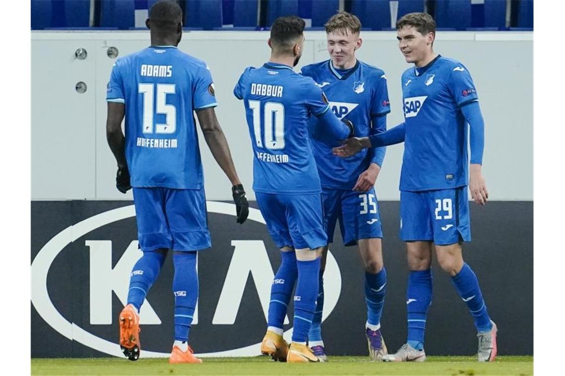 Hoffenheim feiert fünften Sieg und Youngster Beier Die Spieler von 1899 Hoffenheim feiern das 1:0 beim Spiel gegen KAA Gent. Foto: Uwe Anspach/dpa