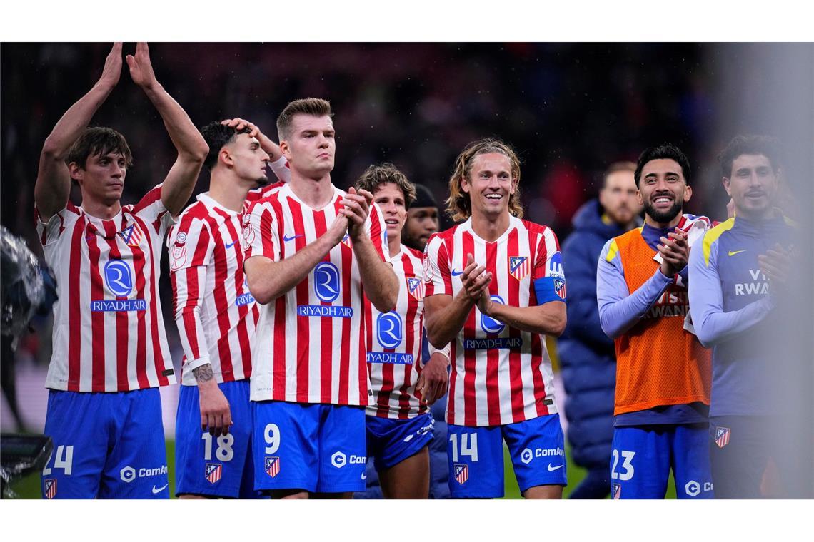 Die Spieler von Atletico Madrid feiern ihren Sieg.