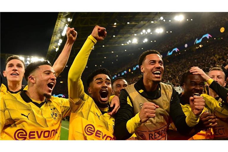 Die Spieler von Borussia Dortmund bejubeln den Einzug ins Champions League-Halbfinale.