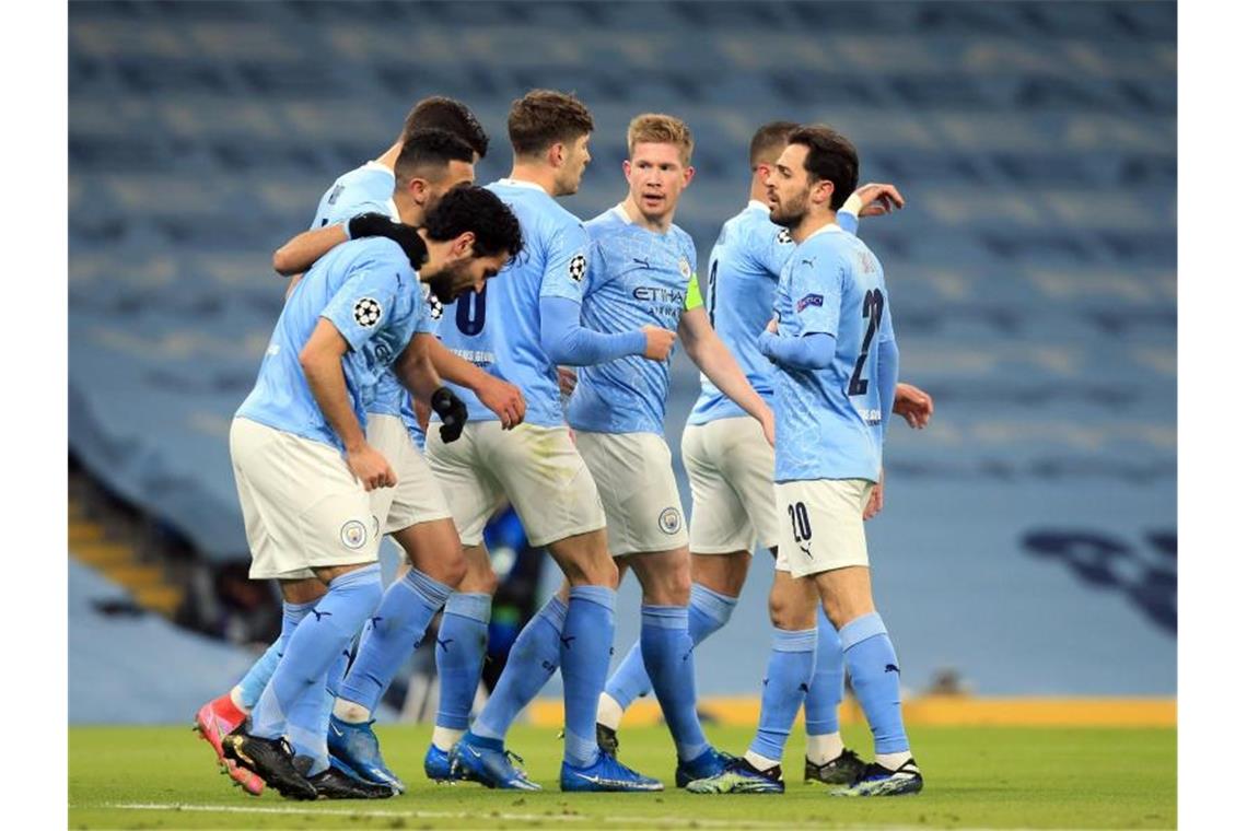 Die Spieler von Manchester City feiern die 1:0-Führung gegen Borussia Dortmund durch Kevin de Bruyne. Foto: Lindsey Parnaby/dpa