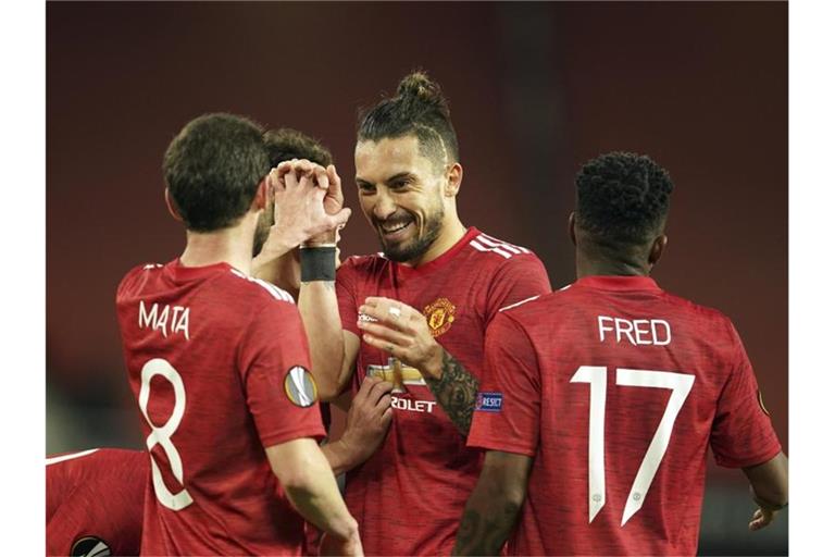 Die Spieler von Manchester United freuen sich über den Einzug ins Halbfinale der Europa League. Foto: Dave Thompson/AP/dpa