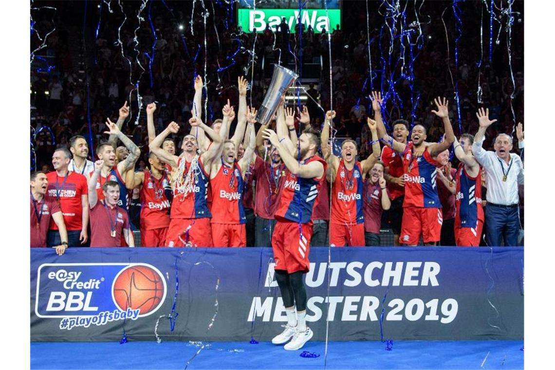 Die Spieler von München feiern die Meisterschaft. Foto: Matthias Balk