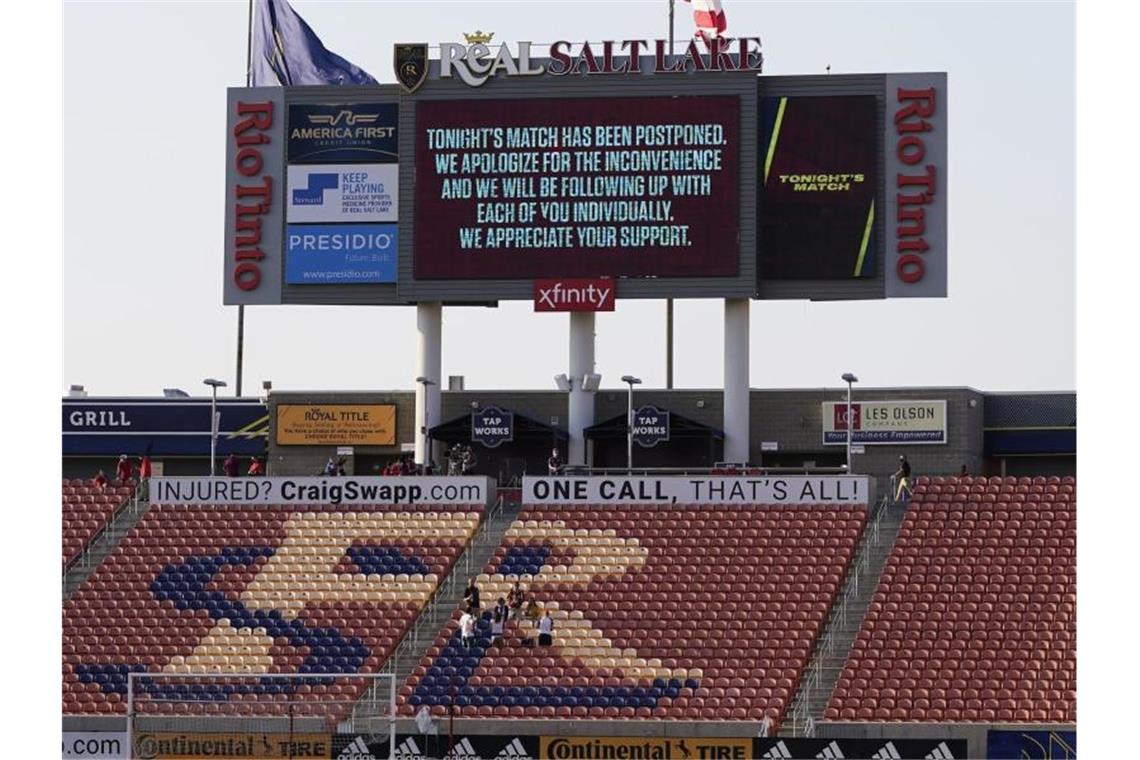 Die Spieler von Real Salt Lake und FC Los Angeles solidarisieren sich mit dem Boykott: Eine Anzeigetafel im Stadion informiert. Foto: Rick Bowmer/AP/dpa