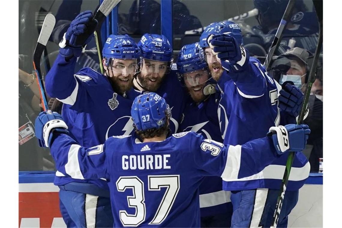 Lightning gewinnen auch zweites Spiel in Stanley-Cup-Finals