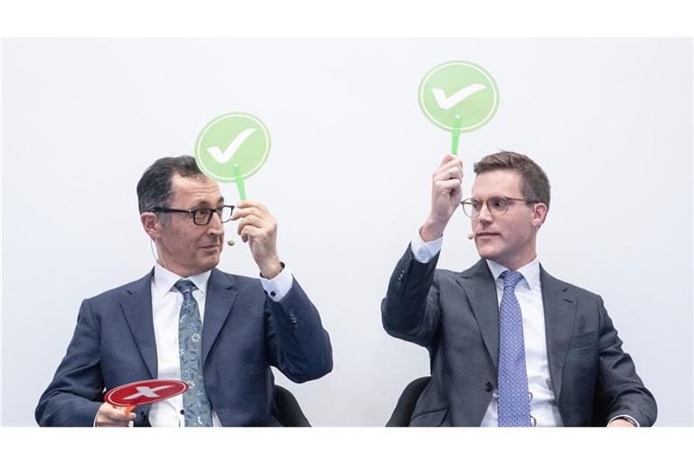 Die Spitzenkandidaten zur Landtagswahl in Baden-Württemberg, Manuel Hagel (CDU, rechts), und Cem Özdemir (Bündnis 90/Die Grünen).