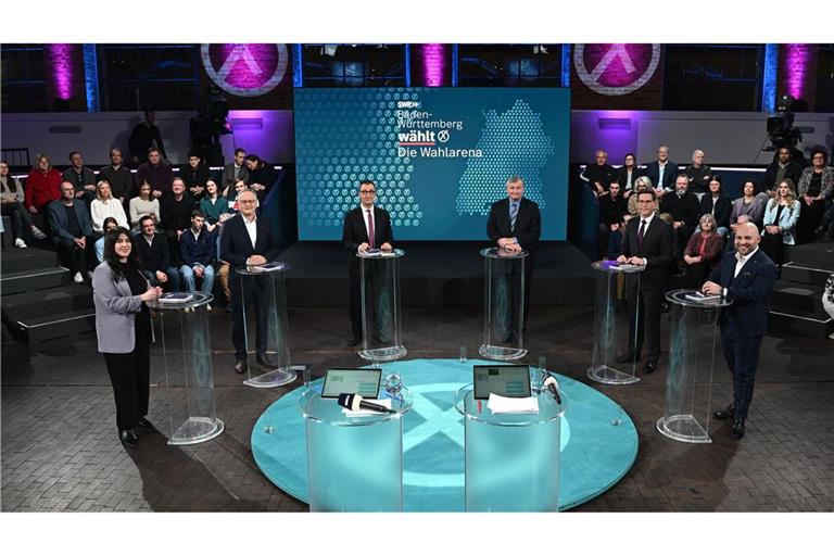 Die Spitzenkandidaten zur Landtagswahl, Mersedeh Ghazaei (Die Linke, l-r), Andreas Stoch (SPD), Cem Özdemir (Grüne), Hans-Ulrich Rülke (FDP), Manuel Hagel (CDU) und Markus Frohnmaier (AfD) treffen bei der SWR-Sendung «Die Wahlarena» aufeinander.