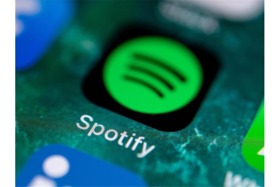 Anleger sind nicht glücklich mit Spotify-Prognose Die Spotify-Aktie ging deutlich runter. Foto: Fabian Sommer/dpa