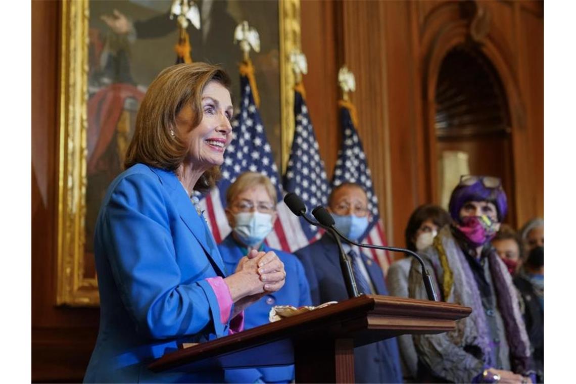 Die Sprecherin des Repräsentantenhauses, Nancy Pelosi, spricht in Washington. Foto: Patrick Semansky/AP/dpa
